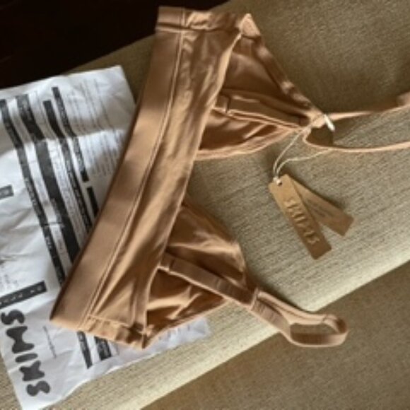 bra -Skims brand new - Picture 3 of 3